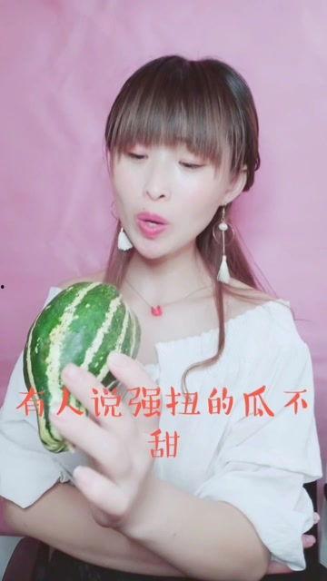 娱乐吃瓜酱手机掉水里